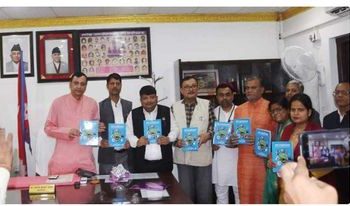 मुख्यमन्त्री यादवद्वारा ‘बाटो पत्रकारिताको’ पुस्तक विमोचन