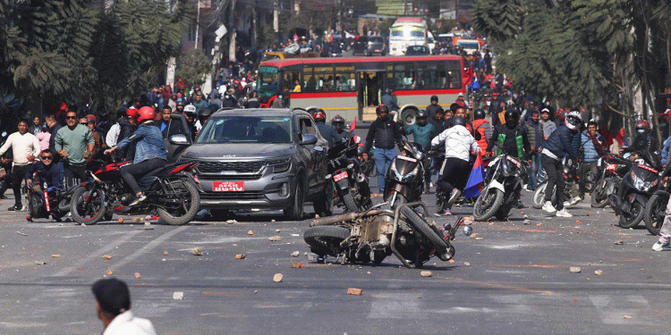 बल्खुमा झडप हुदा ढुंगामुढा र तोडफोड