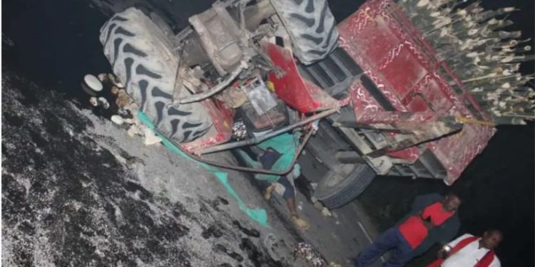 गोडैतामा ट्याक्टर पल्टिँदा दुई जनाको मृत्यु, दुई घाइते