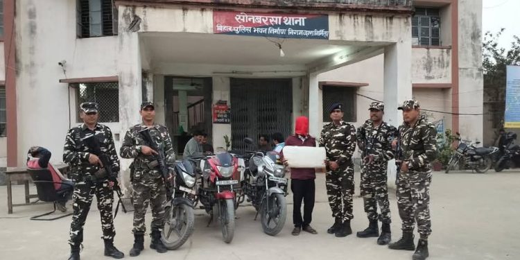 तीन मोटरसाइकलसहित गाँजा तस्कर पक्राउ