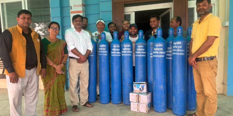 बरहथवा नगर अस्पताललाई अक्सिजन सिलिन्डर र नेबुलाइजर सहयोग