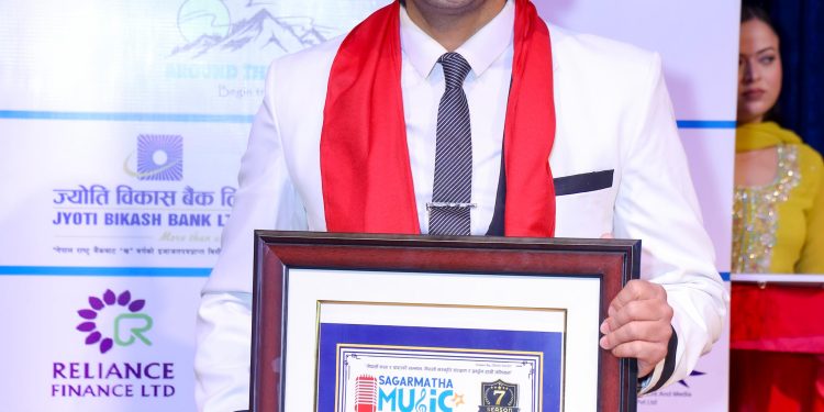 सगरमाथा कला सम्मान २०८२ द्वारा सर्लाहीका आश्विन भए सम्मानित