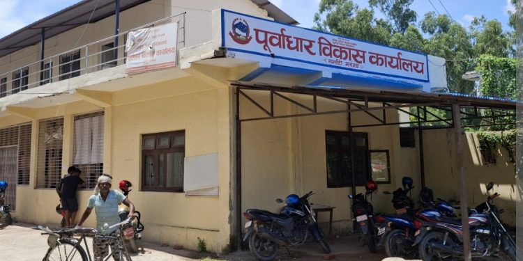 ‎कमसल सामग्री प्रयोगको आरोप पुर्वाधार बिकास कार्यालय  मलंगवाको अनुगमन फितलाे ,सडक निर्माण विवादमा